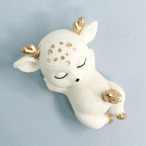 Шоколадна фігурка Оленятко на спині